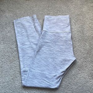 Lululemon size 6 grey/white 25in Wunder under